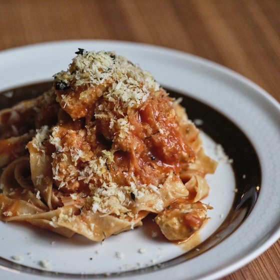 自家製タリアテッレ びんちょう鮪のトマトソース